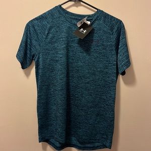 NWT: Boys Under Armour Loose fit t-shirt. Blueish color